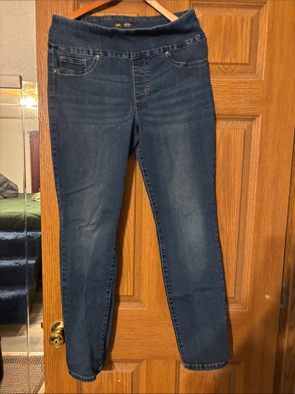 Lee Women’s pull on sculpting Jean size 14
